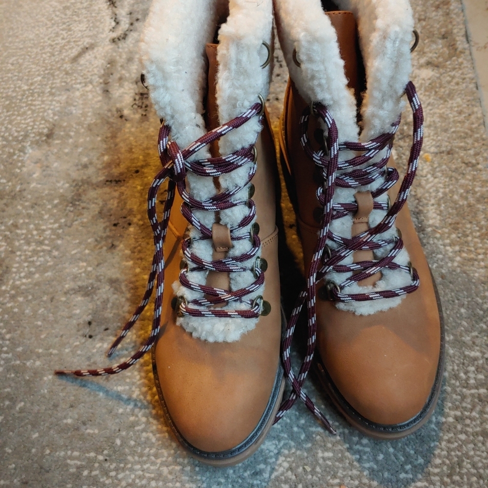 Cozy Tan Winter Boots Size 7
